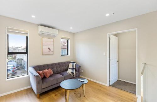 Mount Roskill House | Modern Central 4BRM with Aircon, heating and Parking