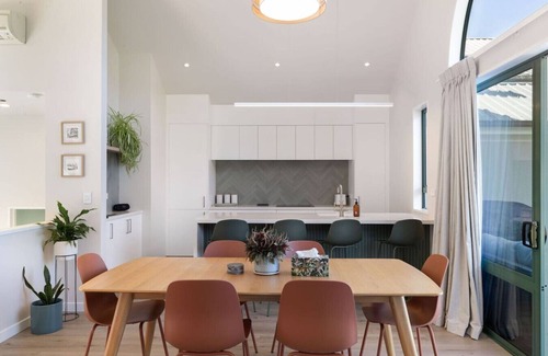 Queenstown City Centre House | Modern, close to the center of Queenstown