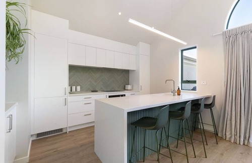 Queenstown City Centre House | Modern, close to the center of Queenstown