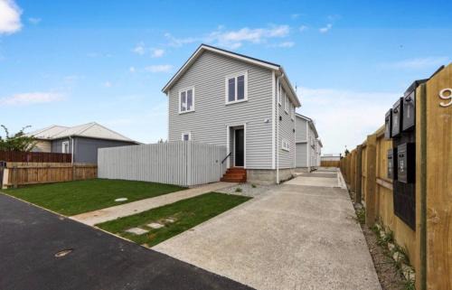 Christchurch House | Modern Heritage 2BR Home