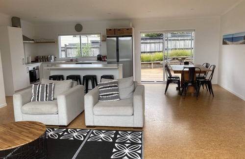Pauanui House | Modern Kiwi Bach with own access to Estuary