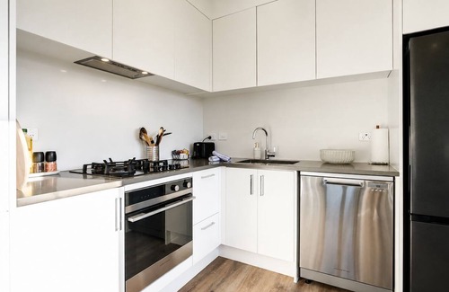 Auckland House | Modern & New 3BR - 2.5 bath Haven Near Totara Park