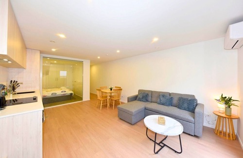 Christchurch City Centre Apartment | Modern One Bedroom Stay on Bath Street