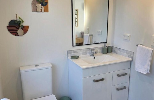 Napier Ski Chalet | Modern & Private Studio in Tamatea, Napier