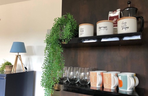 Lynmore Apartment | Modern Redwoods Retreat, Sauna and Gym, Mountain Bike Trails at Your Door