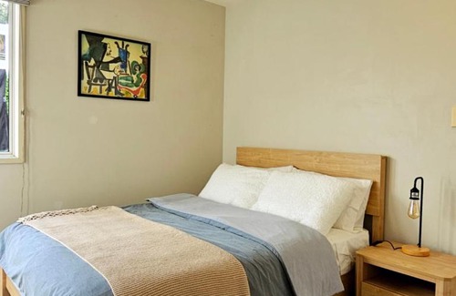 Three Kings House | Modern Urban Retreat - 4BR Secure Central Family-friendly