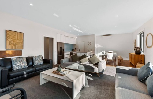 Wanaka House | Moments from That Wanaka Tree - only a 5-minute walk to That Wanaka Tree