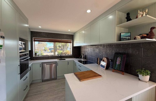 Owhata House | Mooma's - Single Level, Covered Patio, Sleeps 8