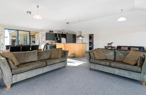 Wanaka House | Mount Iron Magic - Wanaka Holiday Home