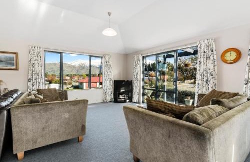 Wanaka House | Mount Iron Magic - Wanaka Holiday Home