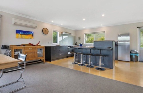 Wanaka House | Mount Iron 'The Big House' 2 kitchens/2 living
