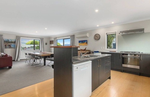 Wanaka House | Mount Iron 'The Big House' 2 kitchens/2 living