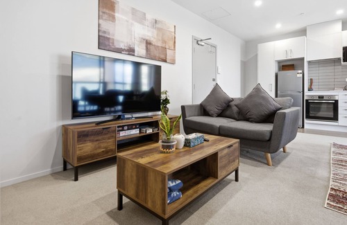 Frankton Apartment | Mountain Ash View - Remarkable Apartment