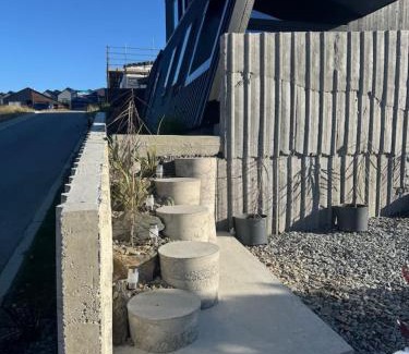 Wanaka Apartment | Mountain-view apartment, Blue Moon