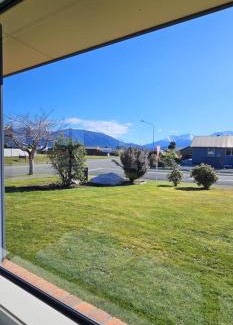 Te Anau House | Mountain View Family Home