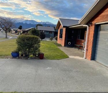 Te Anau House | Mountain View Family Home