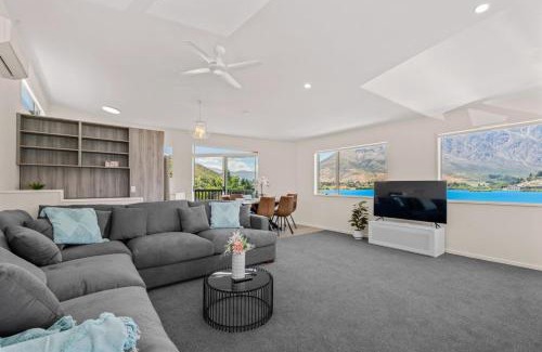 Frankton House | Mountain View Paradise 3 Bedroom House Lake Views