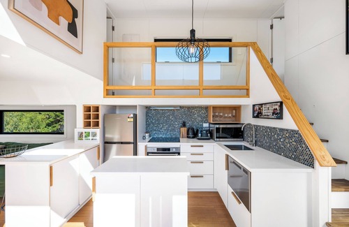 Wanaka Cottage | Mountain View Retreat Near Wanaka - Cosy Tiny Home Cottage