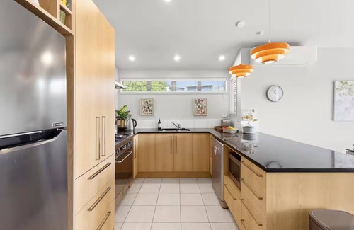 Wanaka Apartment | Mountain View Townhouse for Six