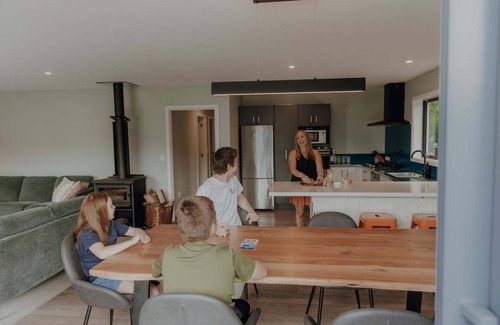Kaikoura House | Mountain Views | Beachfront | Central - KK86200