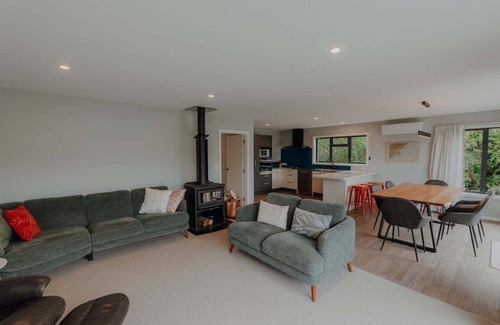 Kaikoura House | Mountain Views | Beachfront | Central - KK86200