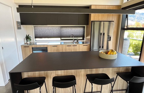 Lake Hawea House | Mountain views - Lakeside Living