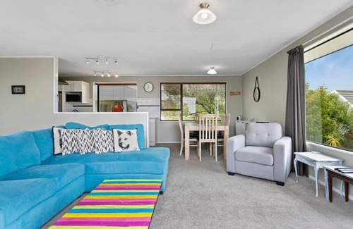 Richmond Heights House | Mountain Views - Stay 3 nights pay for 2