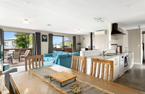 Richmond Heights House | Mountain Views - Stay 3 nights pay for 2