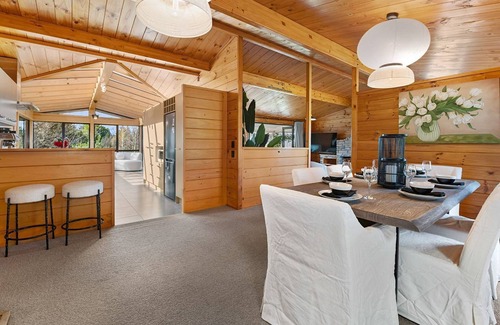 Acacia Bay House | Mountviews Lodge