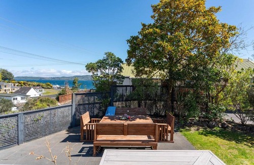 Two Mile Bay House | Nearly Lakeside - Chalet - lake views, pizza, beer