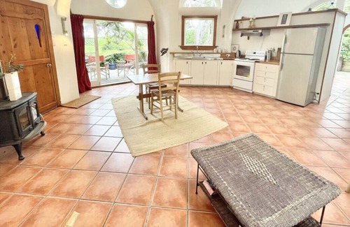 Ostend House | Nestled amongst the trees