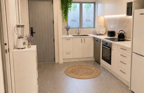 Ranui House | New townhouse , 2 bedrooms , free street parking .