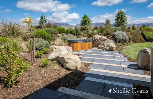 Twizel House | Night Sky Cottage - Kahu Cottage - HOT TUB