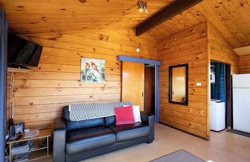 Punakaiki Cottage | Nikauscapes - Hot Tub in Punakaiki village