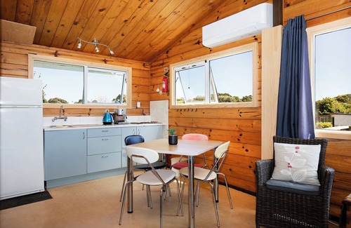 Punakaiki Cottage | Nikauscapes - Hot Tub in Punakaiki village