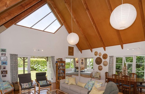 Hahei House | No. 11 - Hahei Holiday Home