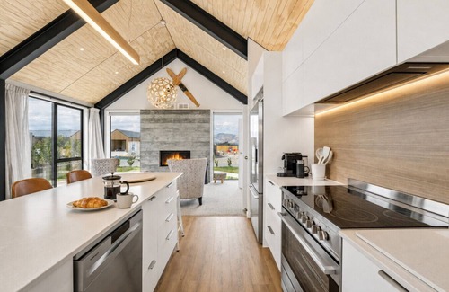 Wanaka House | Northlake Escape | Sunny, Stylish & Easy Living
