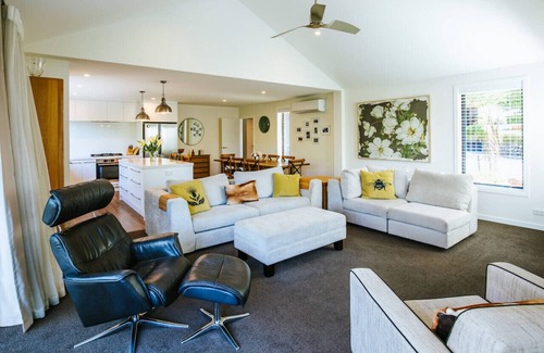Wanaka House | Number 3 | Close to town | Family Friendly