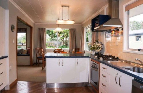 Oakura Villa | Oakura Retreat with Private Deck