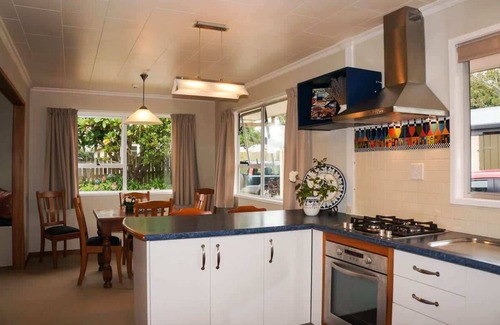 Oakura Villa | Oakura Retreat with Private Deck