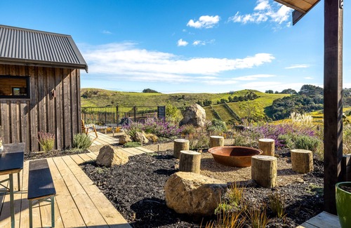 Onetangi House | Obsidian View Lodge - Stay Waiheke