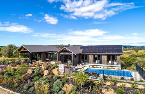 Onetangi House | Obsidian View Lodge - Stay Waiheke