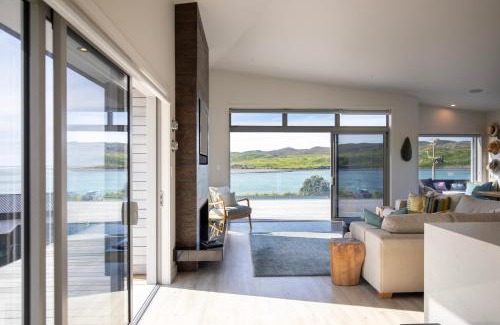 Raglan House | Ocean Beach Retreat, Stylish, Prime Beachfront