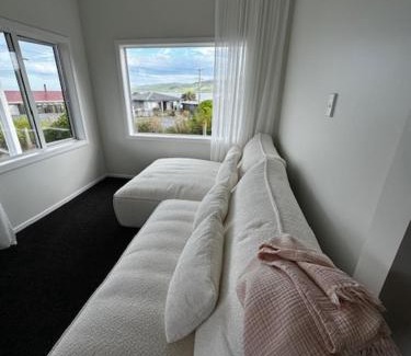 Kaka Point House | Ocean Breeze Retreat