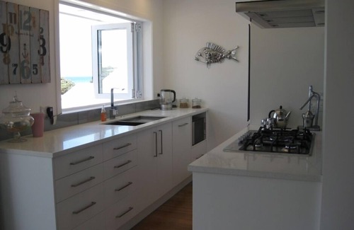 Waihi Beach House | Ocean View Bach, 300m to the beach