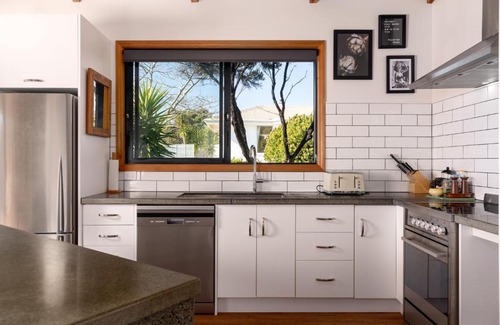 South Bay Villa | Ocean View Retreat The Gallery Kaikoura