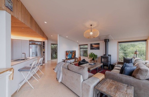 Redcliffs House | Ocean Views | 3BR Home with Hot Tub & Parking