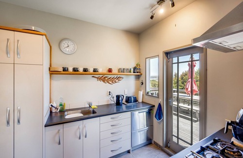 Ahuriri House | Ocean Vista - Napier Holiday Home