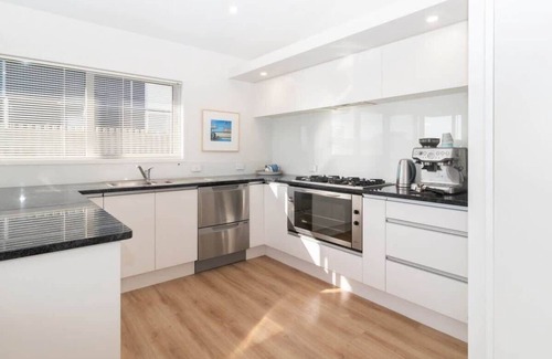 Rewa House | Oceanfront Home Near Fitzroy Beach