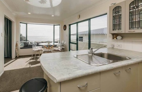 Bell Block House | Oceanfront Retreat - Beach Access - 2BR Bell Block